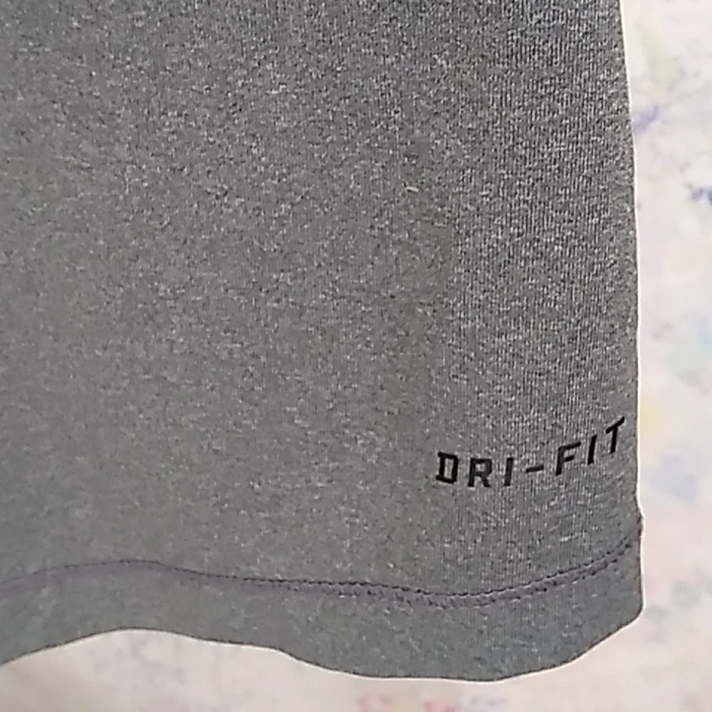 Nike Pro Dri-Fit grey v-neck workout, athletic short sleeve t-shirt. Size small - Picture 6 of 7